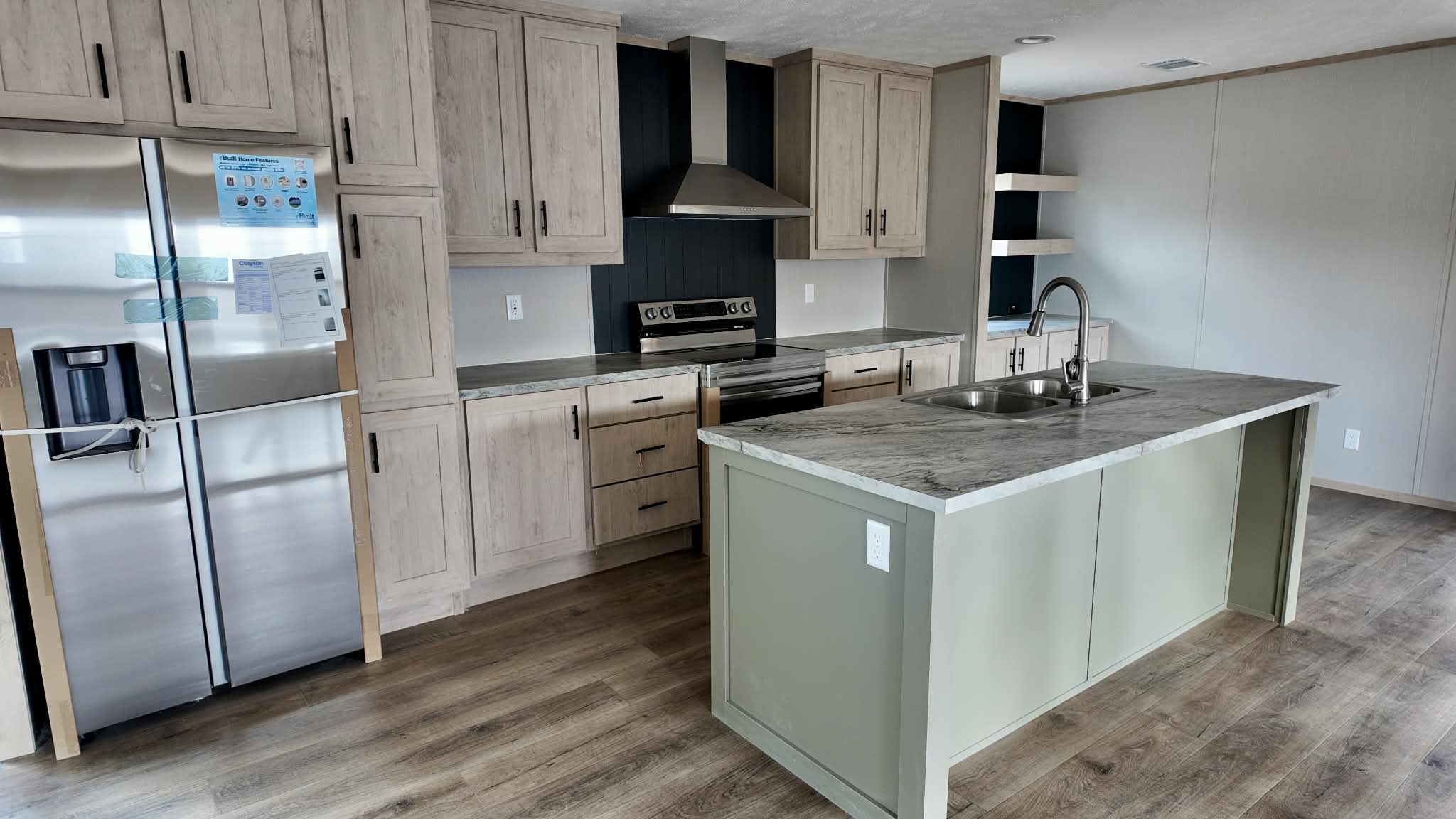 The lainey (hot deal) kitchen home features