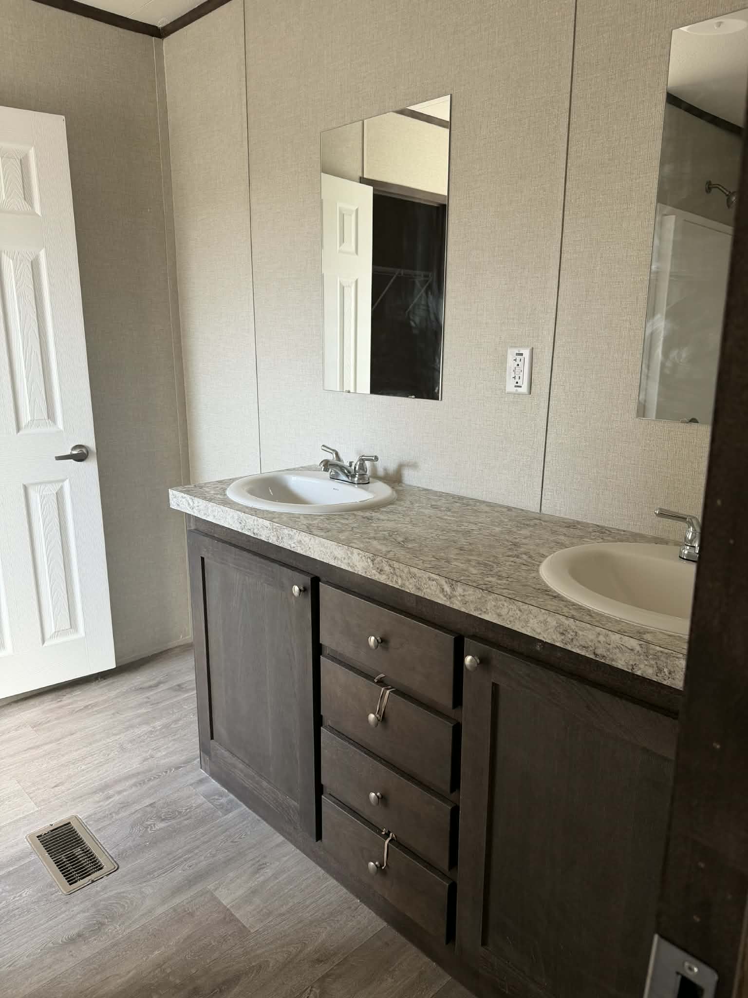 The nassau (hot deal)  home features