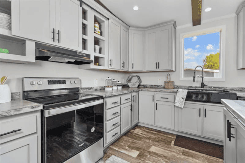Poydras Kitchen 3
