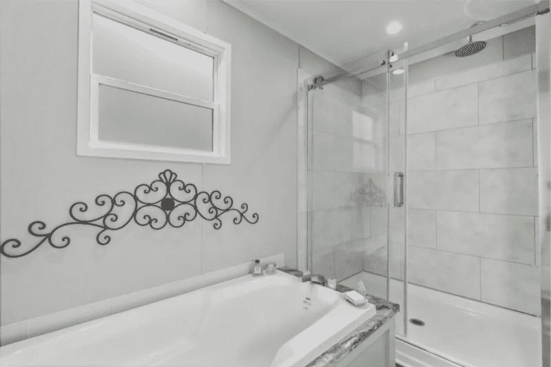 Poydras Primary Bath 2