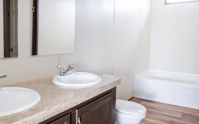 a 1 homes berkshire 32483b bathroom 1 1646843964535 1400 12