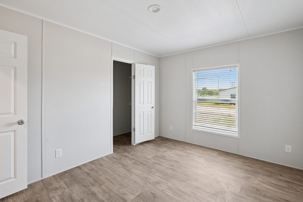 25 c 240 valuhomes 28724p bed009 web 1758145557109 968 11