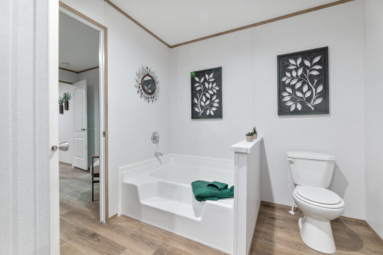 24 c 170 theaugustra 16562a bath 006 web 1739546172563 1323 12