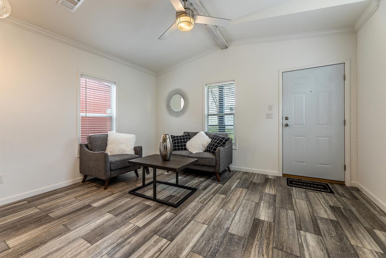 IN1650H11059 Living Room 3