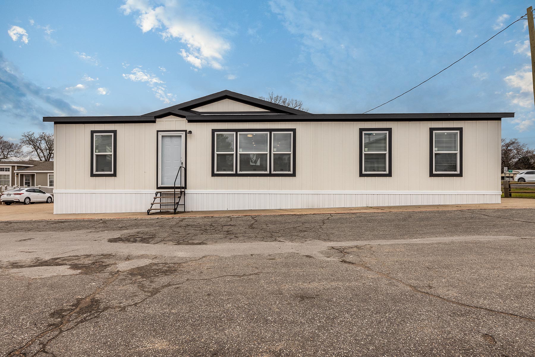 IN3256H32A1D Exterior 1