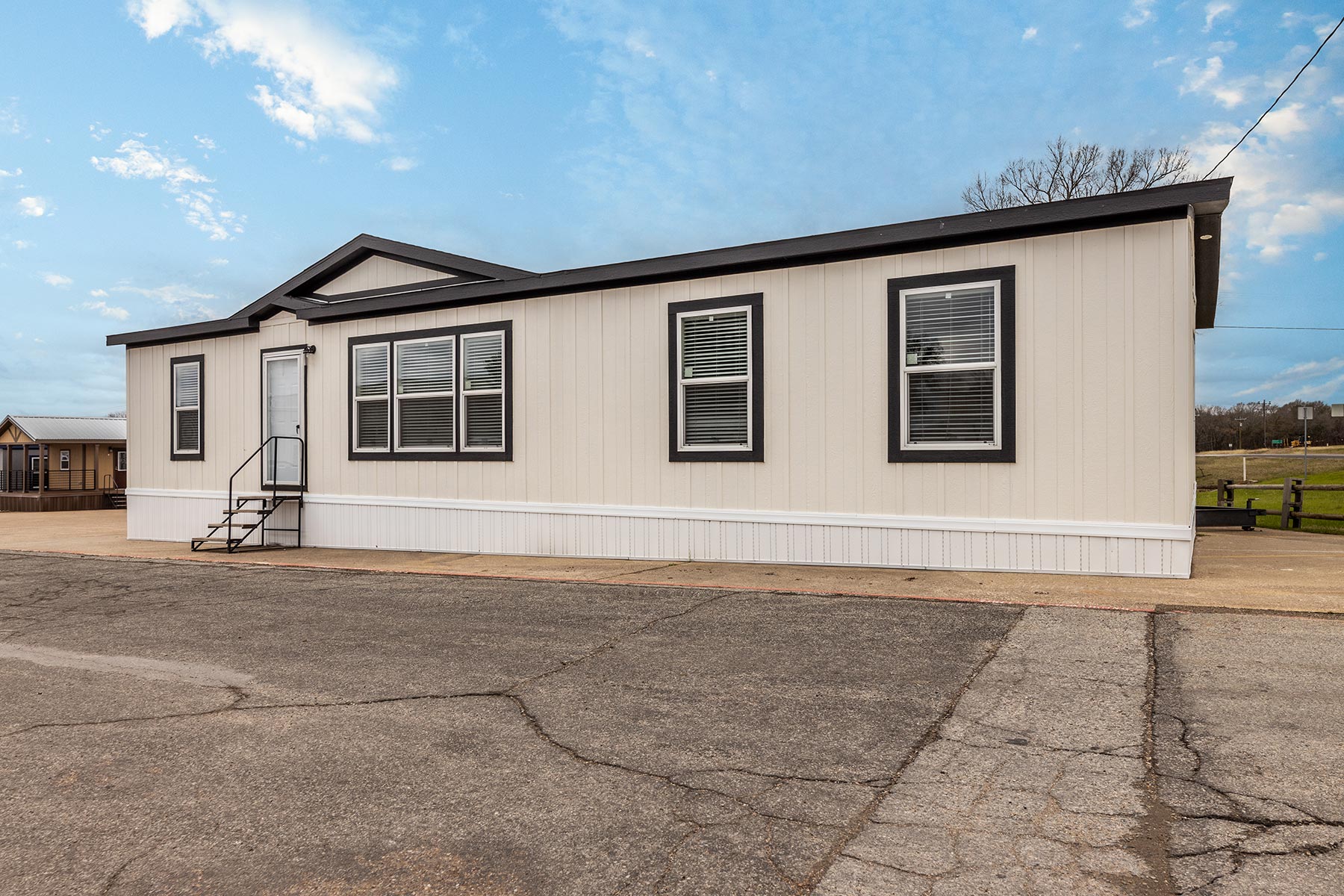 IN3256H32A1D Exterior 2