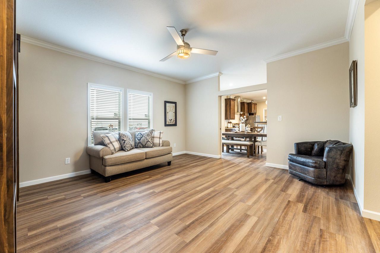 IN3260H32076 Family Room 1