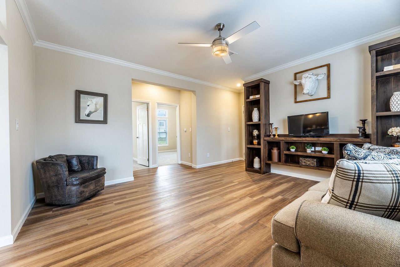 IN3260H32076 Family Room 2