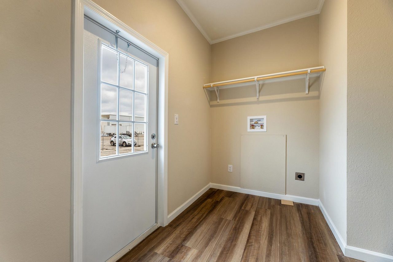 IN3260H32076 Laundry Room