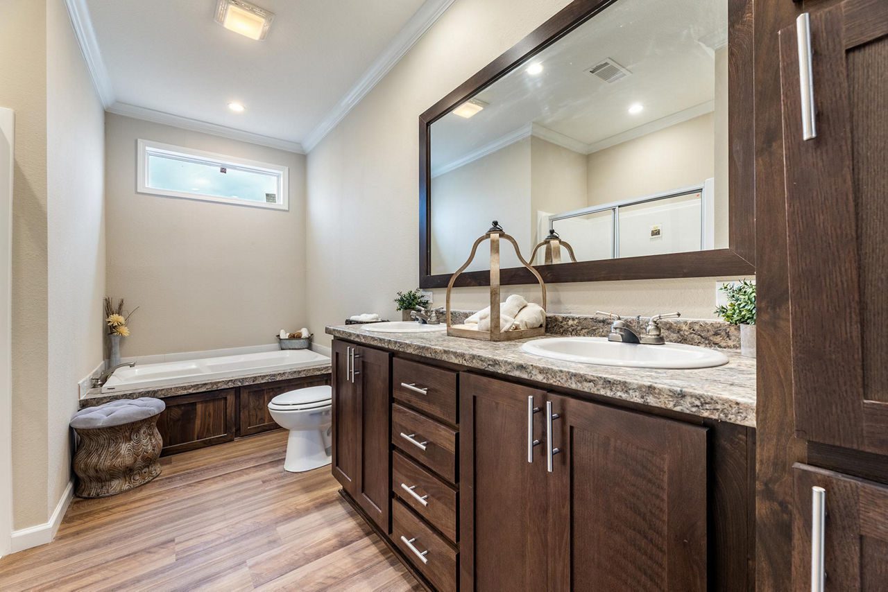 IN3260H32076 Primary Bath 1