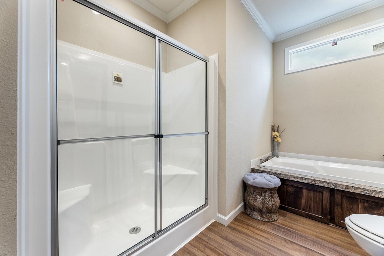 IN3260H32076 Primary Bath 2