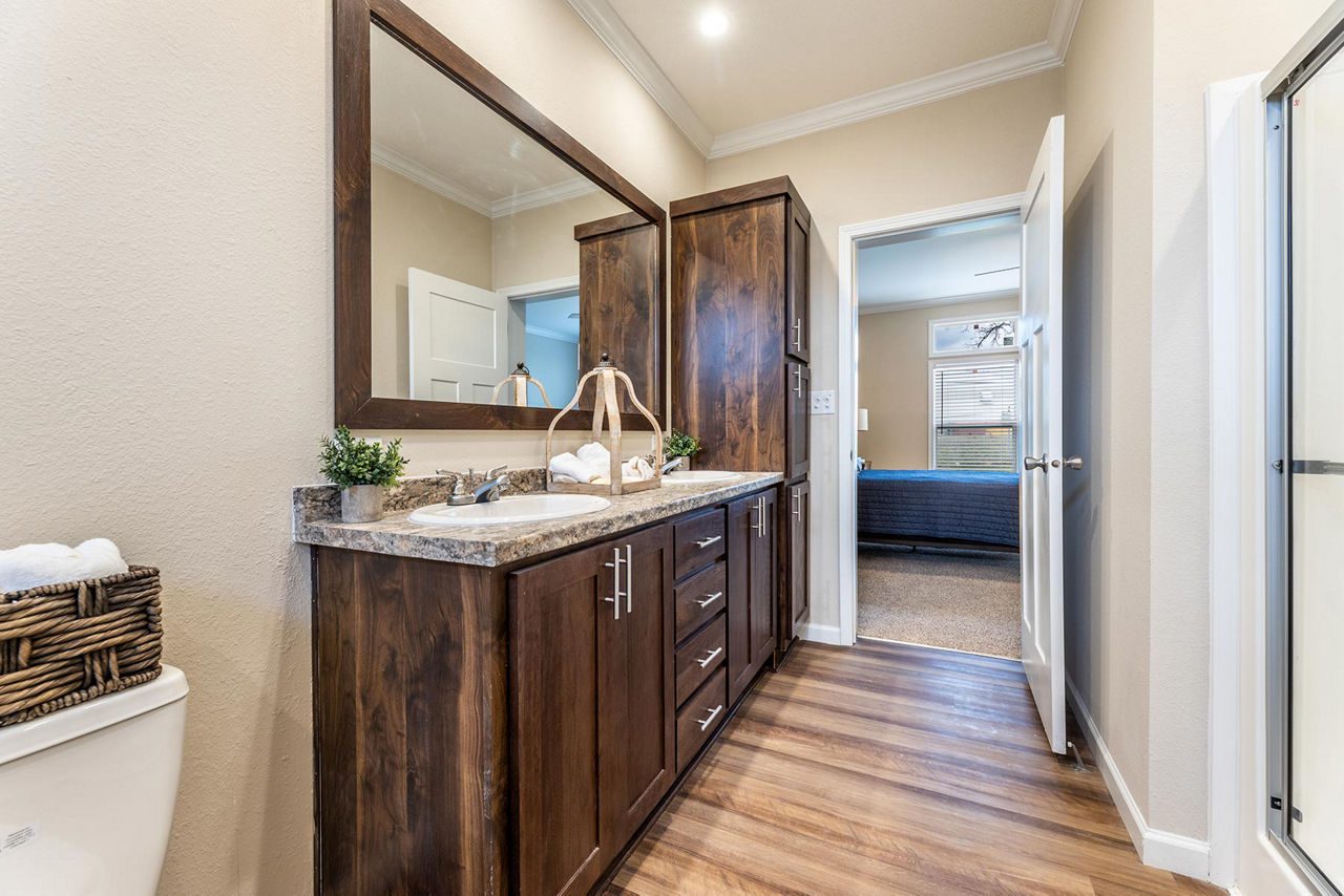 IN3260H32076 Primary Bath 3