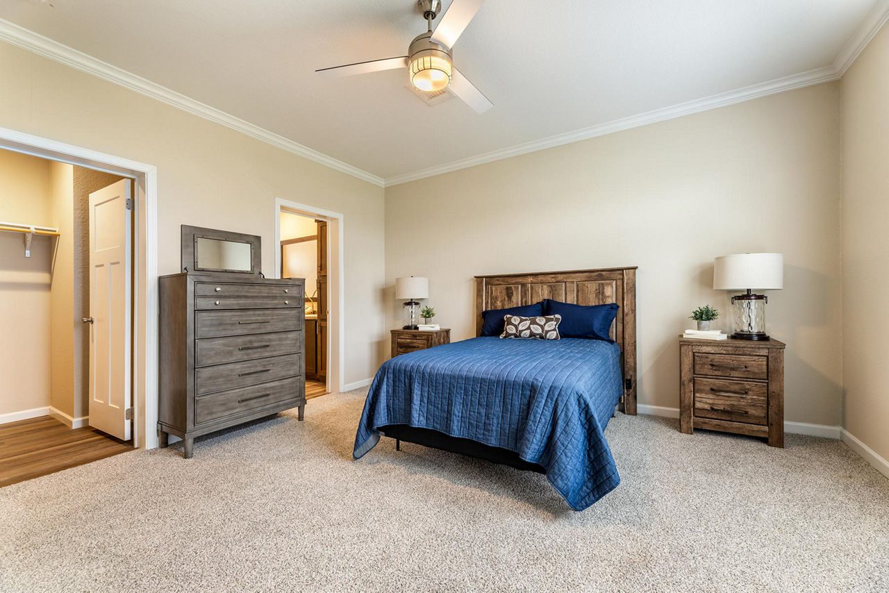 IN3260H32076 Primary Bedroom 1