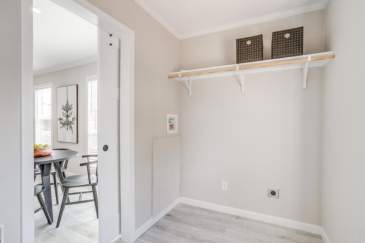 Innovation 2860H Utility Room 2