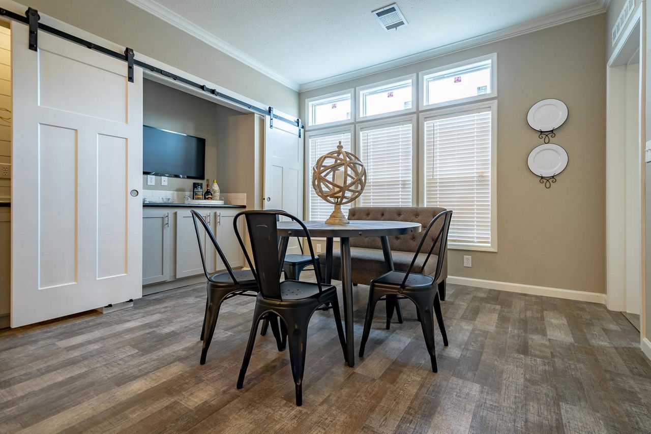 Innovation 3268C Dining 1