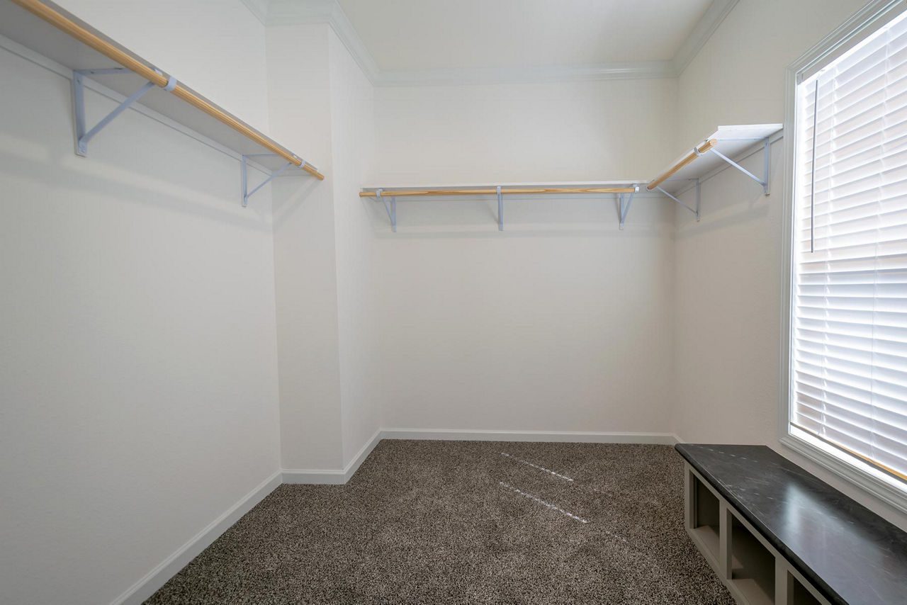 Innovation 3268C Walk in Closet