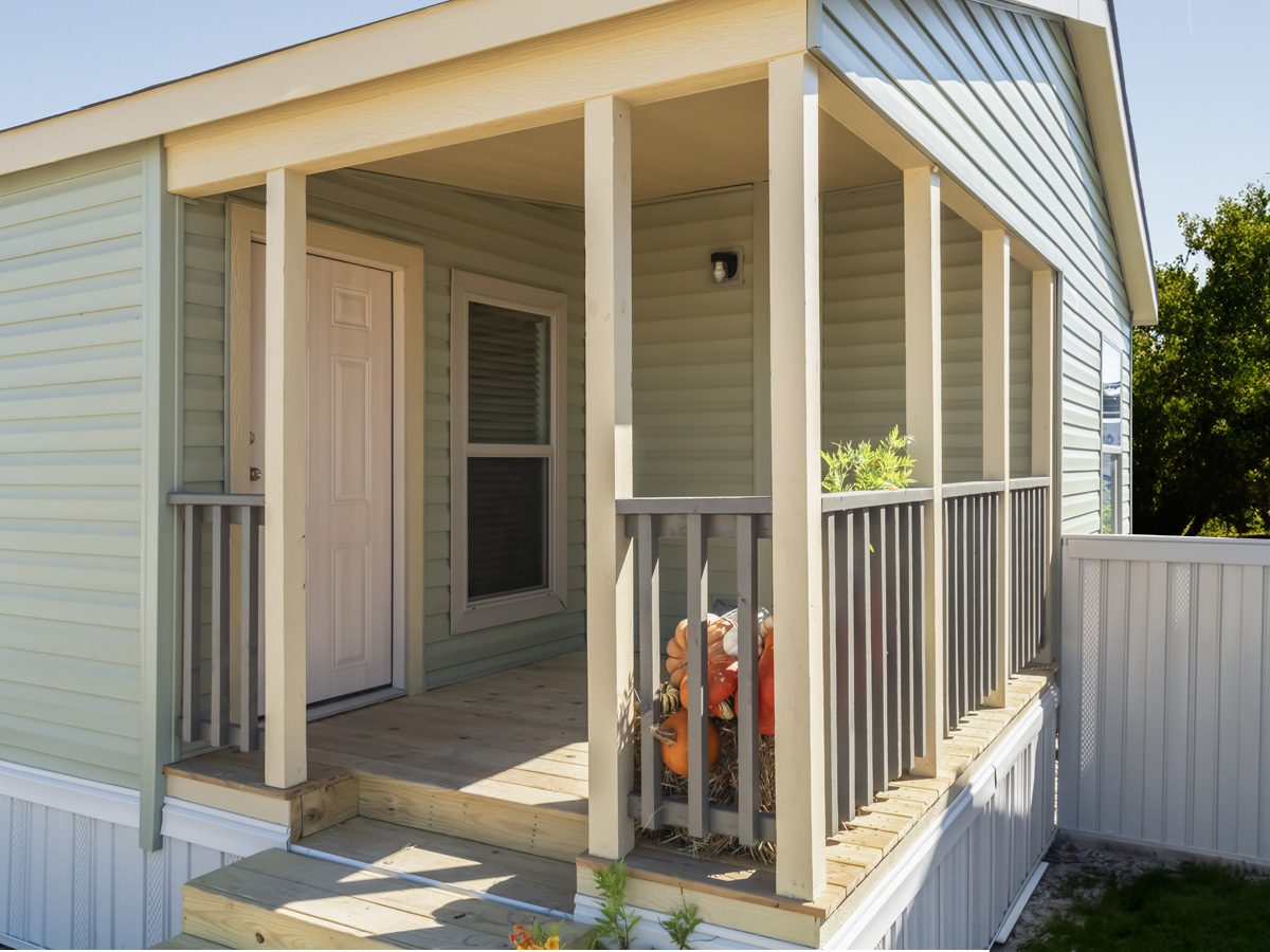 S 2448221 5A Ext Porch 8944 1 1