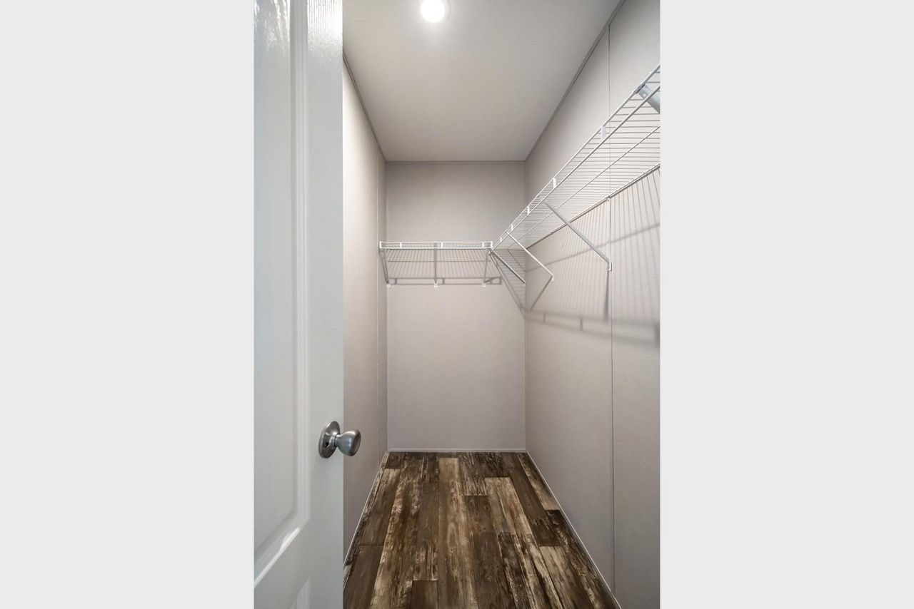 Zephr Primary Closet