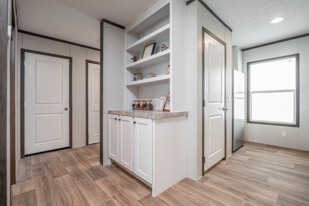 b8ad301c e571 4b65 8cd9 b3a2cd9c7f92