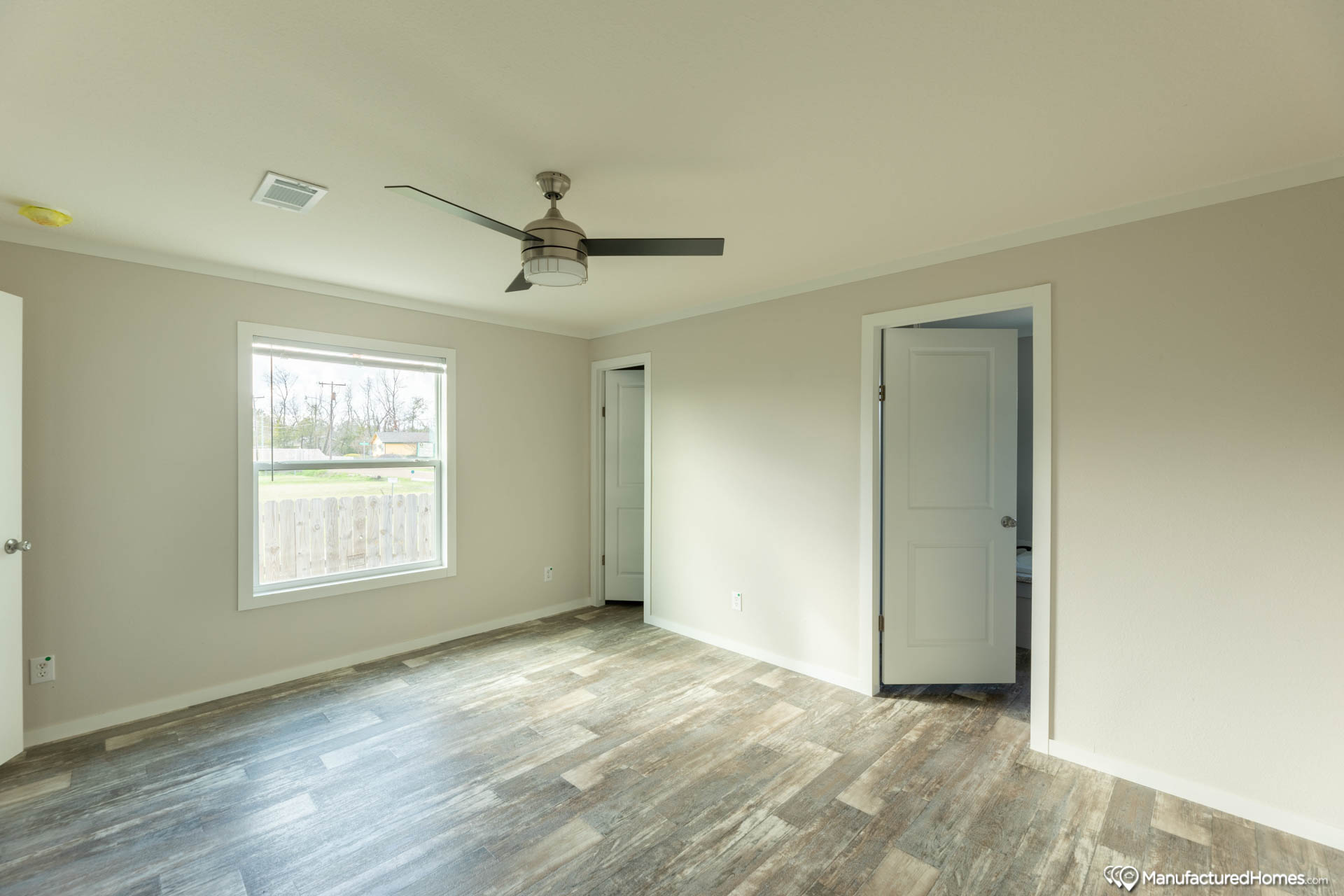 la man The Claiborne 1676H32006 bed 1