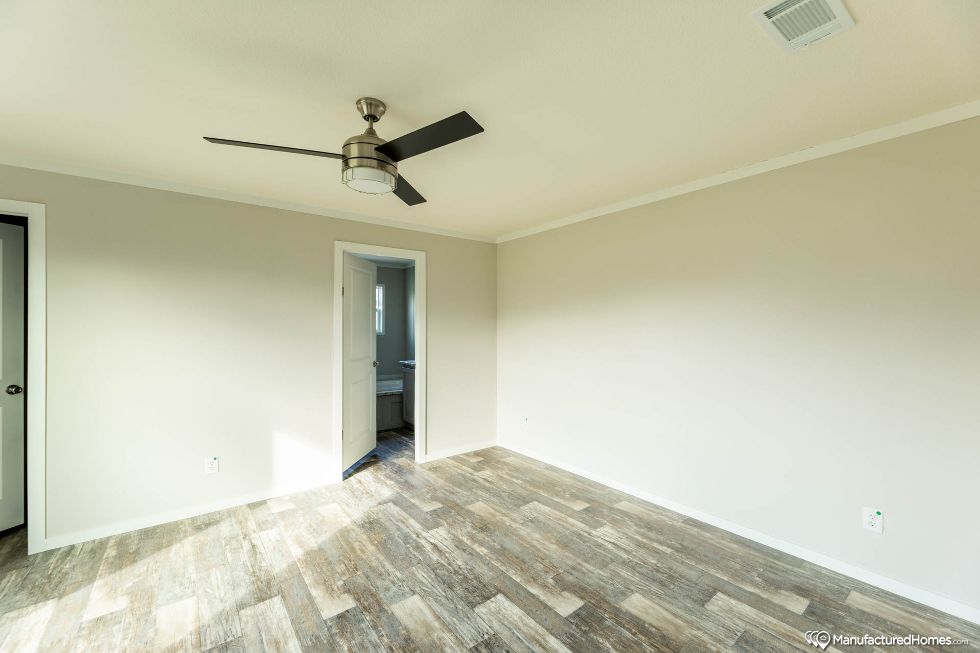 la man The Claiborne 1676H32006 bed 2