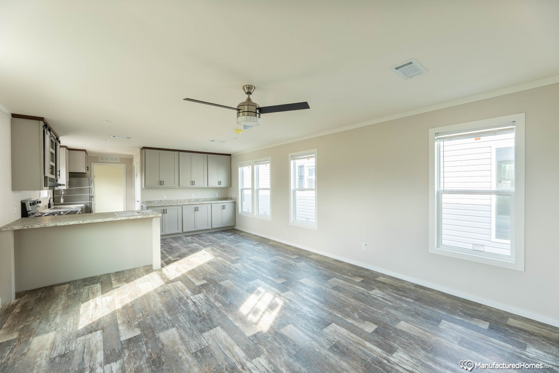 la man The Claiborne 1676H32006 int 1