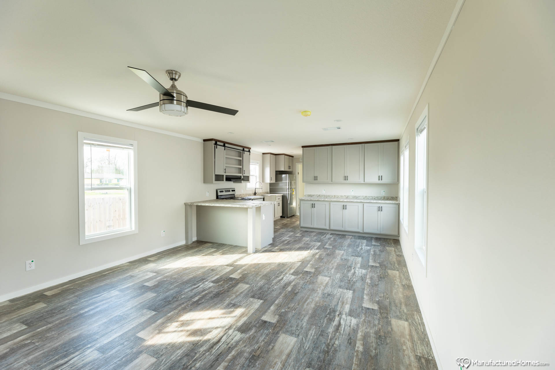 la man The Claiborne 1676H32006 int 2