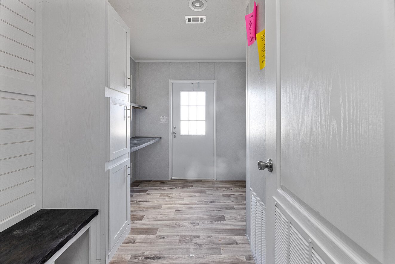 vy32684e 30 1690475462665 1323 12